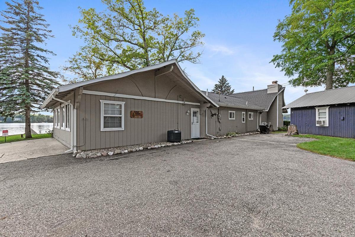 Lakeside Getaway With Dock, Firepit, Grill Newaygo المظهر الخارجي الصورة