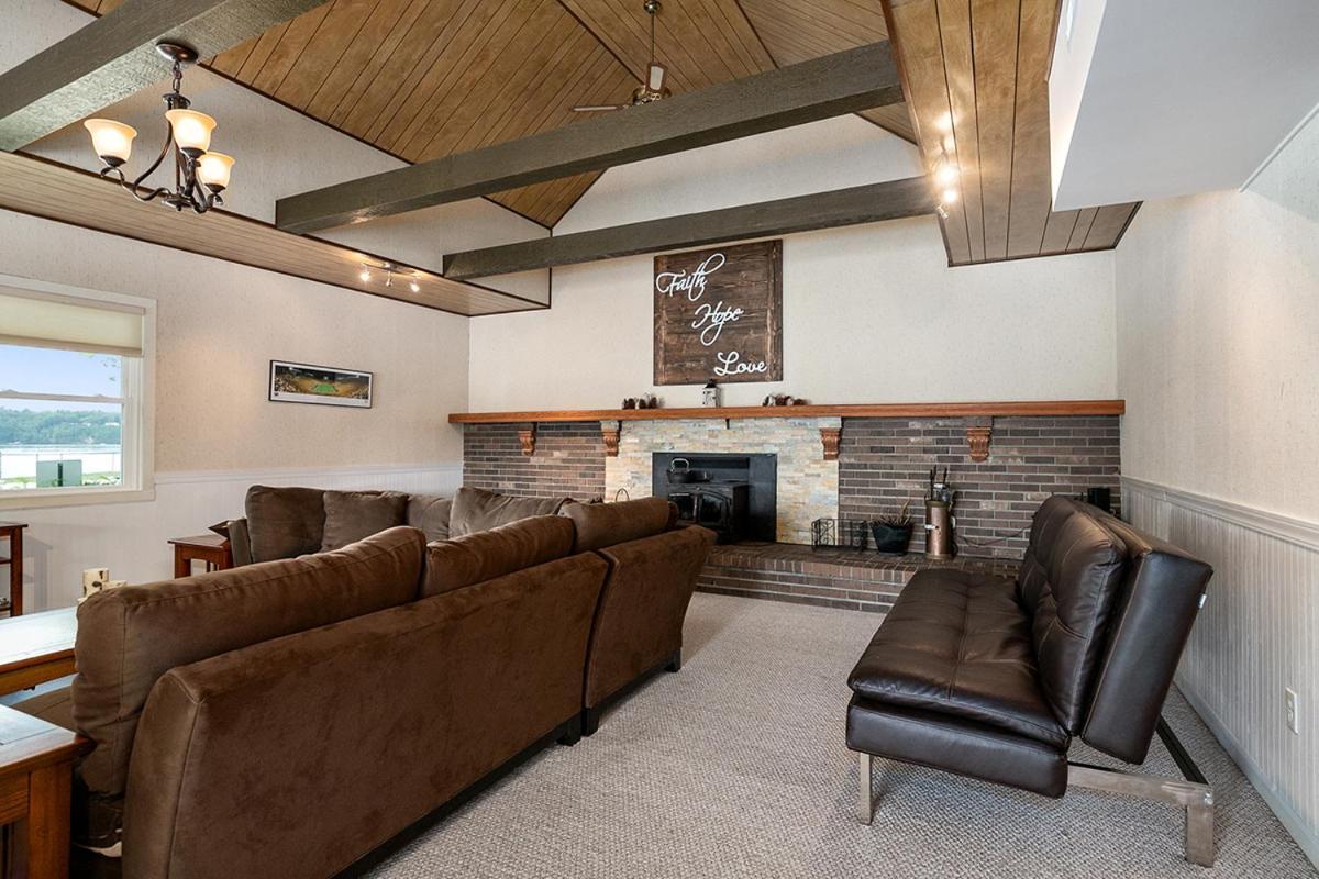 Lakeside Getaway With Dock, Firepit, Grill Newaygo المظهر الخارجي الصورة